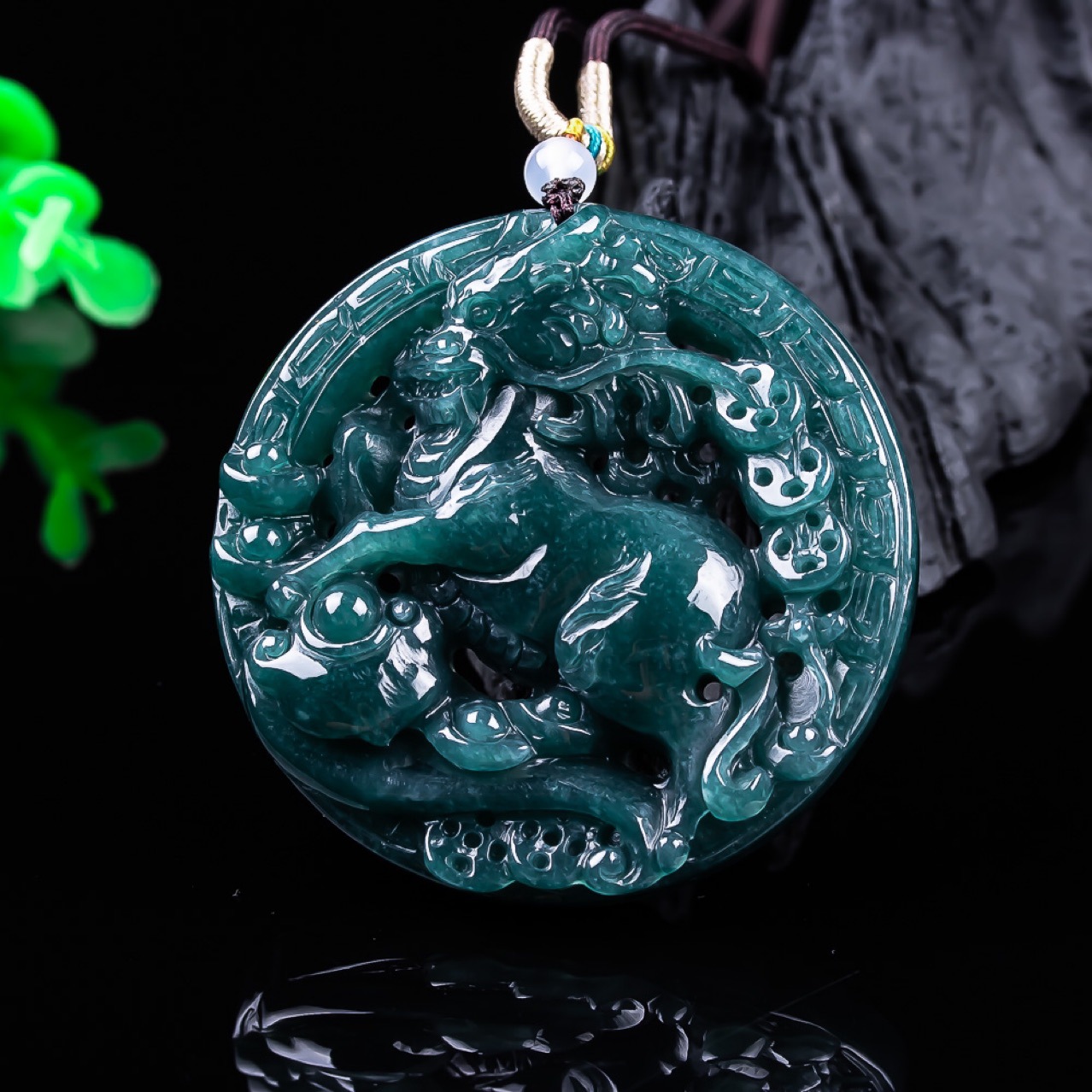 Vintage Necklace - Pendant z jadeitu birmańskiego w kształcie
