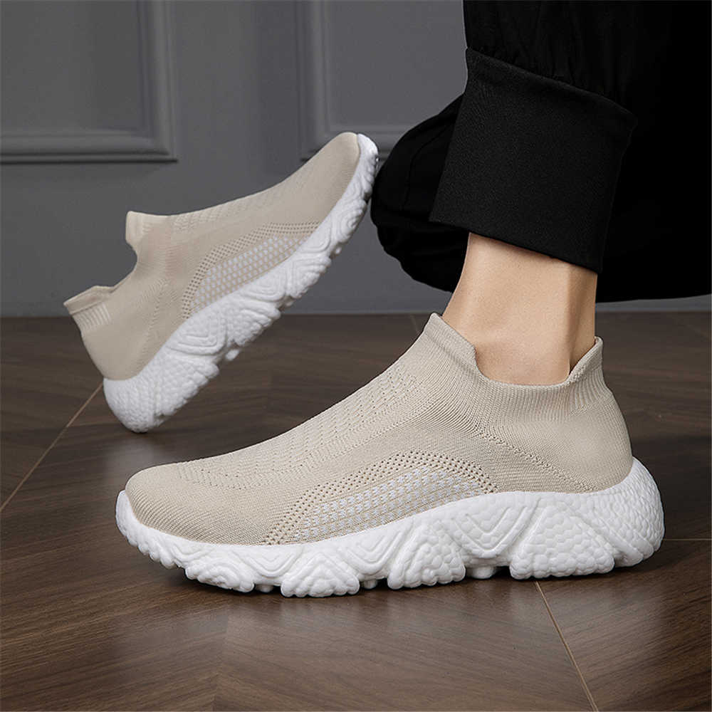 Płaskie wyglądające sneakersy  – Vintage Collectible Shoes recenzja i cena
